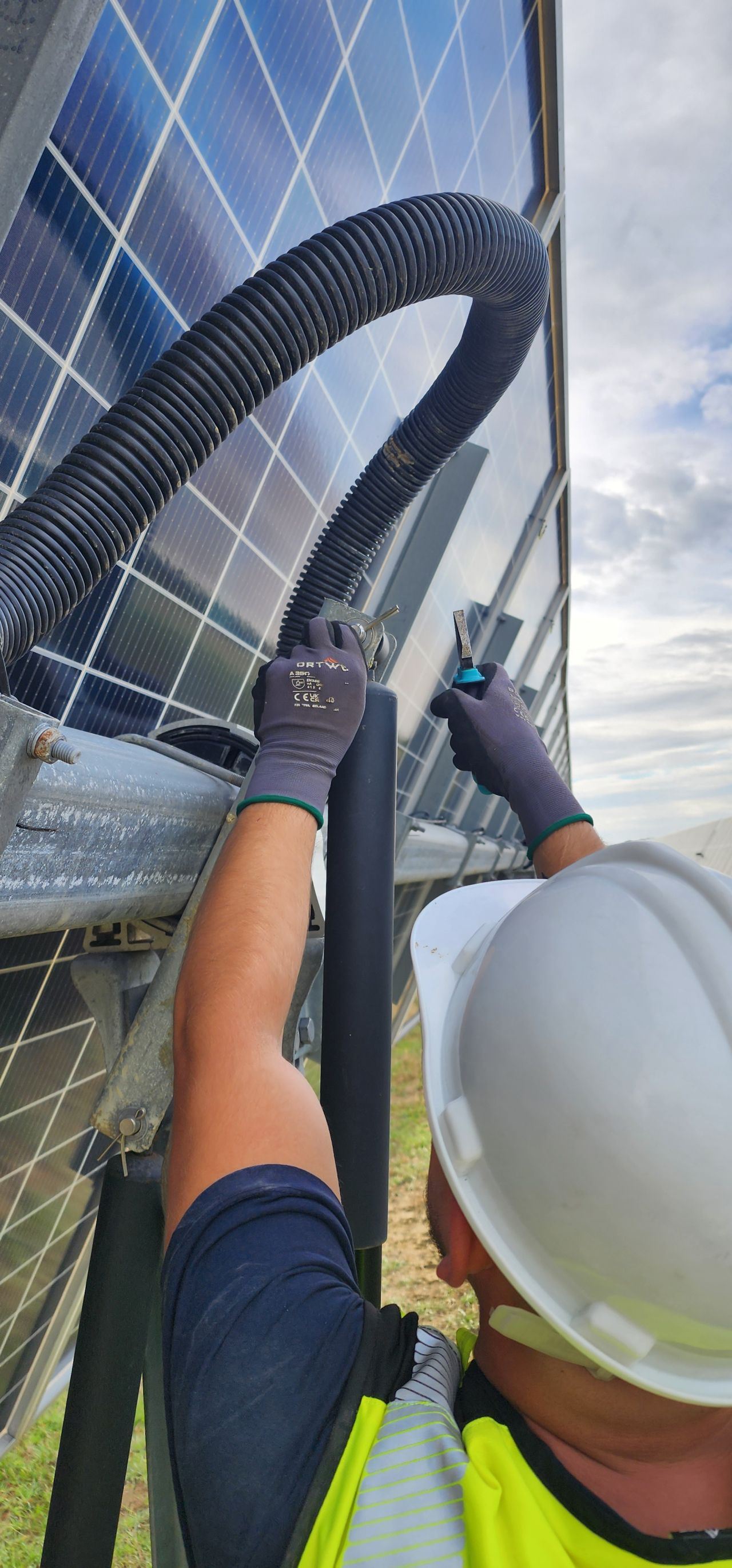 Tracker maintenance, Utility-scale PV plants: photo 2 of 11