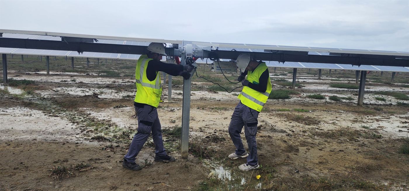 Tracker maintenance, Utility-scale PV plants: photo 10 of 11
