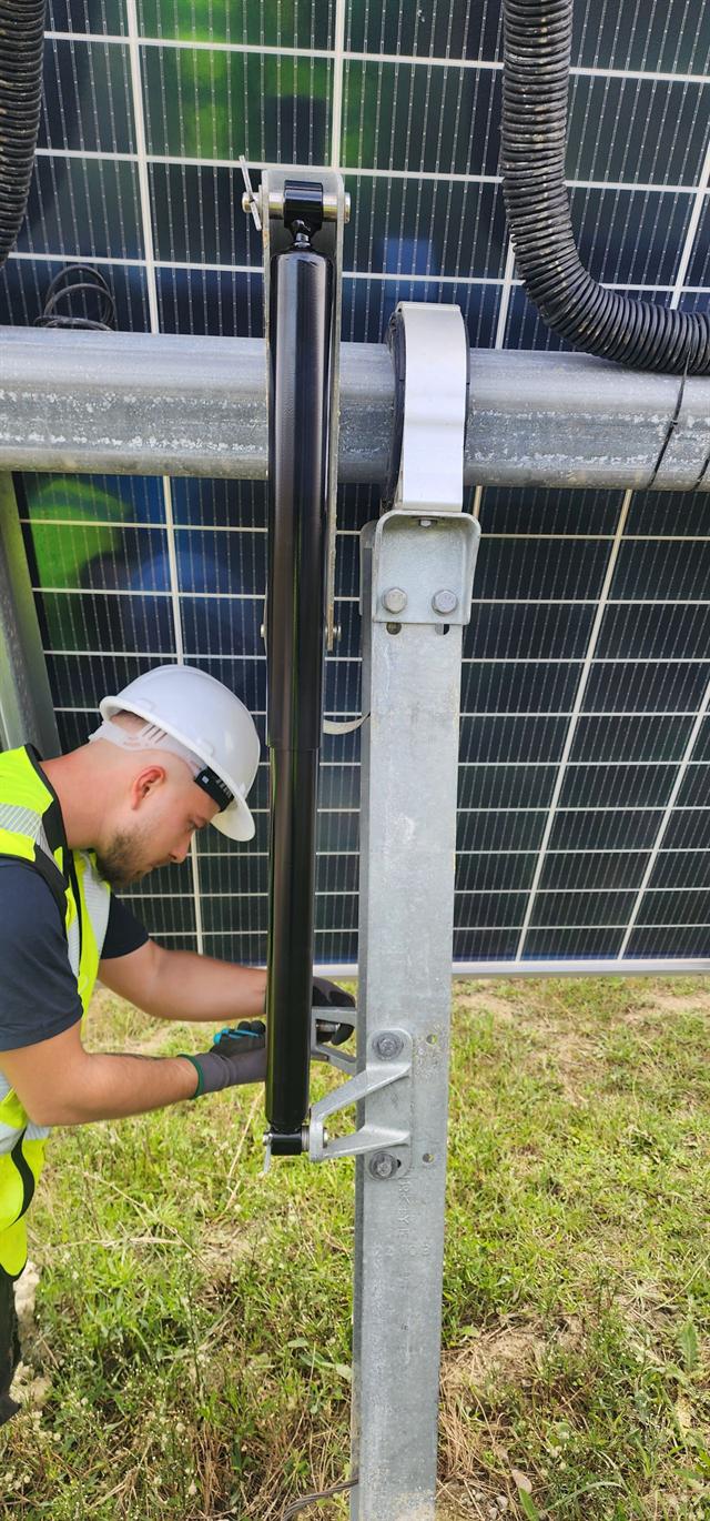 Tracker maintenance, Utility-scale PV plants: photo 11 of 11